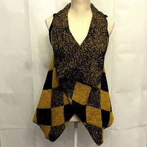 Simply Couture open front gold or yellow & black diamond pattern poncho vest; S